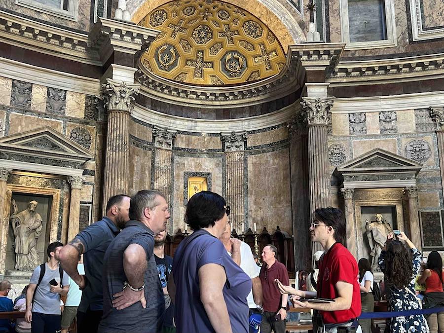 Guided tour pantheon